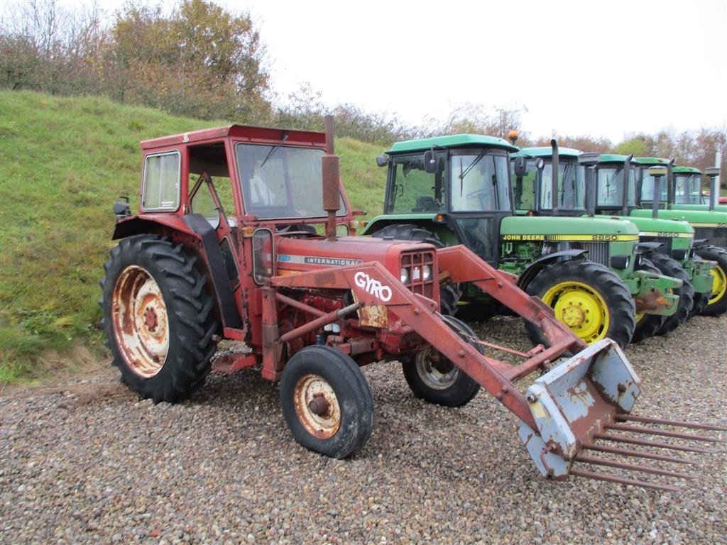 Traktor des Typs Case IH 574 Med Gyro frontlæsser med Greb, Gebrauchtmaschine in Lintrup (Bild 2)