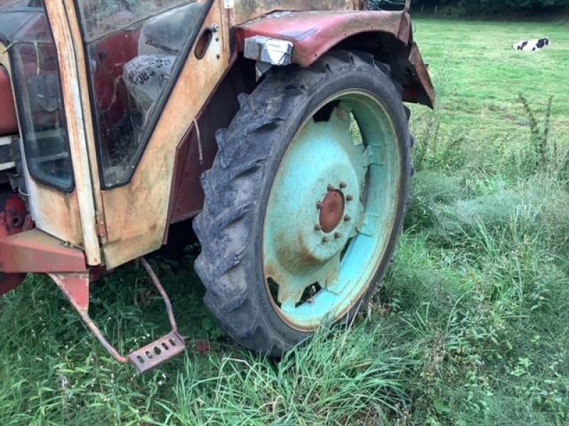 Traktor типа Case IH 645, Gebrauchtmaschine в les hayons (Фотография 4)