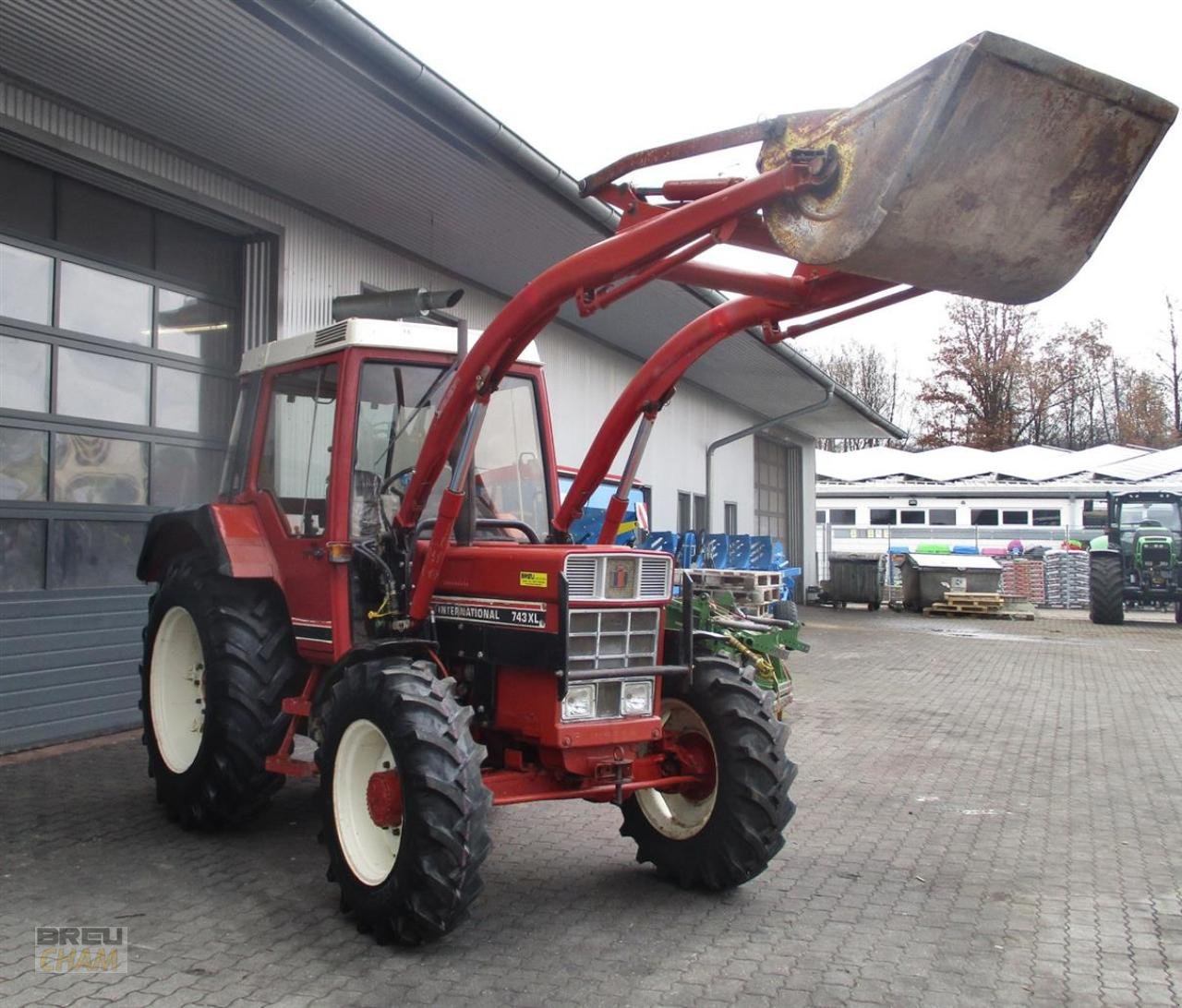 Traktor des Typs Case IH 743 XLA, Gebrauchtmaschine in Cham (Bild 2)