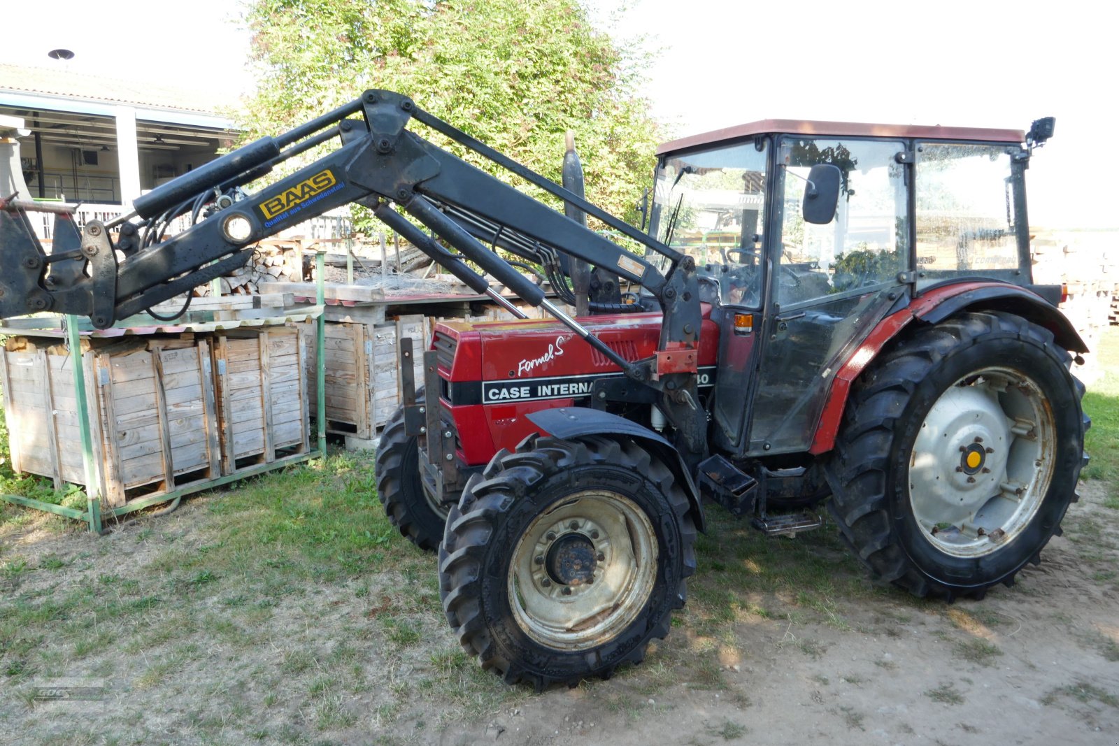 Traktor del tipo Case IH 840 Allrad. Mit Baas Ind-Lader. Einsatzbereit. 18500 Euro, Gebrauchtmaschine en Langenzenn (Imagen 1)