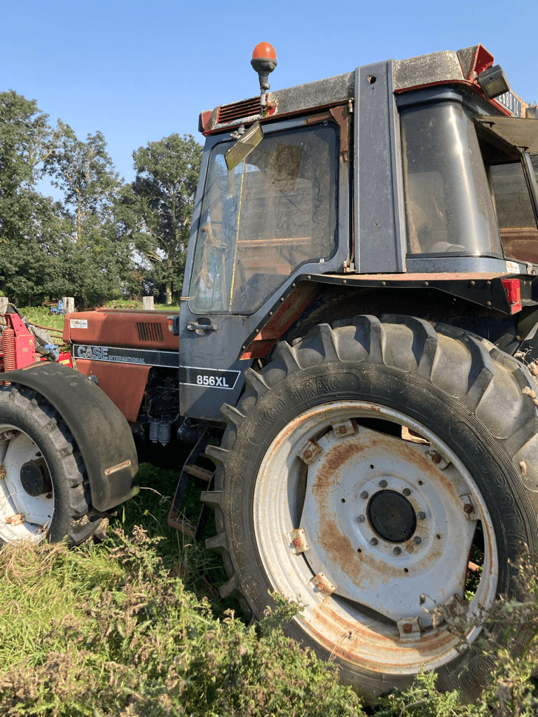 Traktor tip Case IH 856 XL, Gebrauchtmaschine in CINTHEAUX (Poză 4)