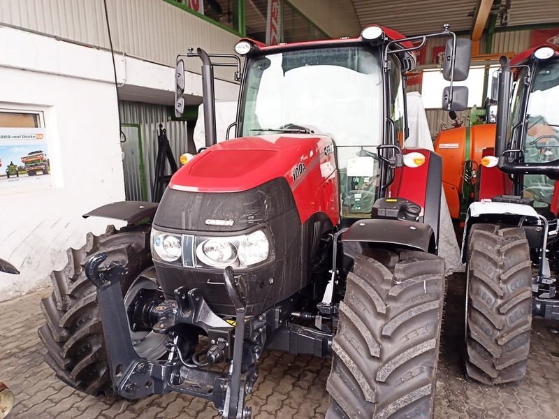 Traktor van het type Case IH Farmall 100 A PS Allradtraktor, Neumaschine in St. Marienkirchen (Foto 2)