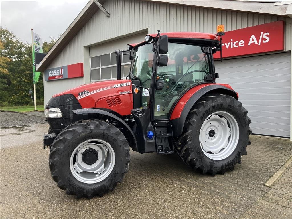 Traktor типа Case IH Farmall 100 A, Gebrauchtmaschine в Spøttrup (Фотография 2)