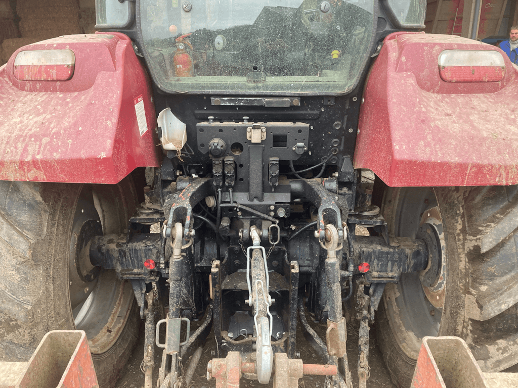 Traktor of the type Case IH FARMALL 105 U, Gebrauchtmaschine in CONDE SUR VIRE (Picture 4)