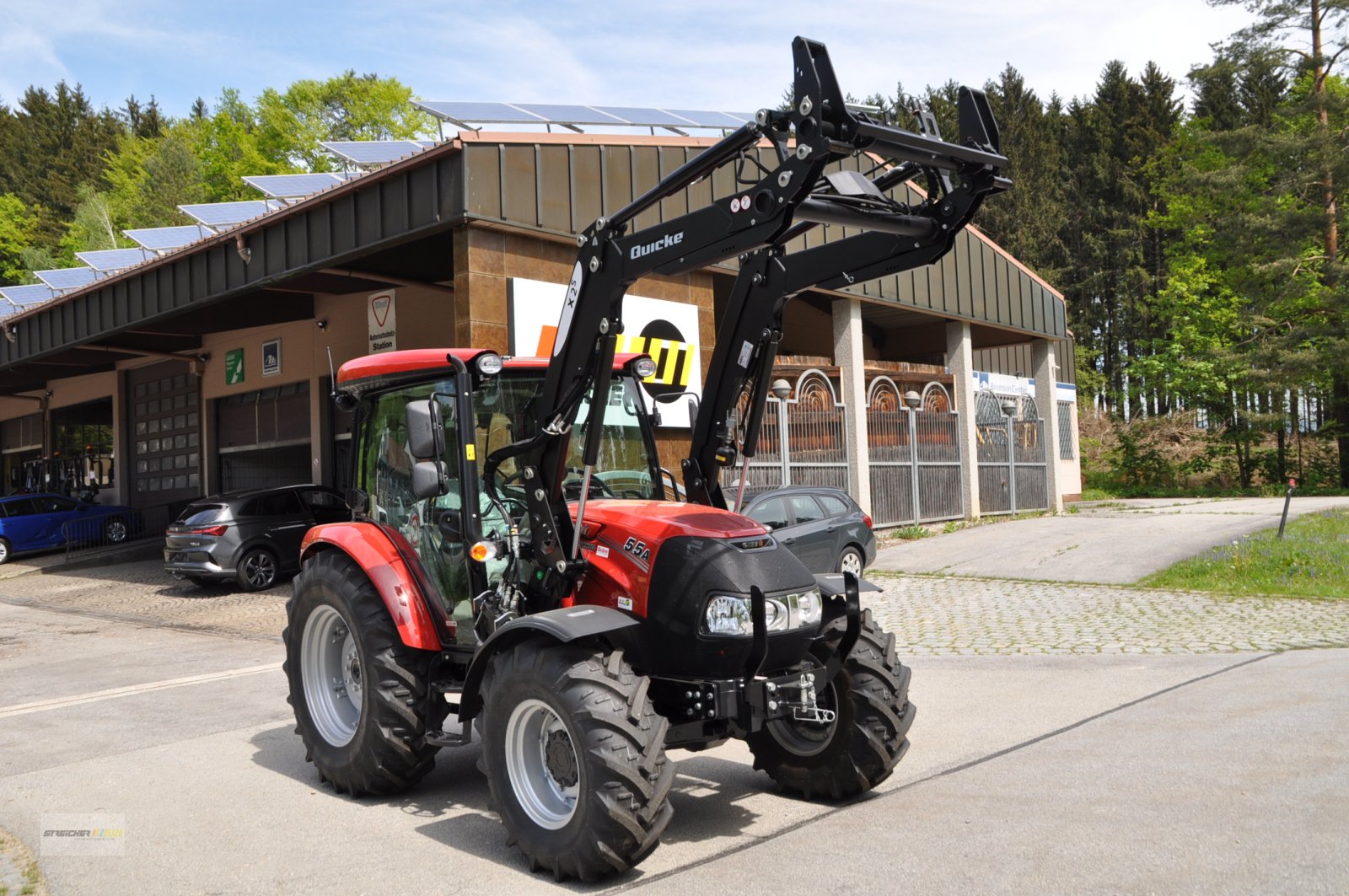 Traktor of the type Case IH Farmall 55 A, Neumaschine in Lalling (Picture 3)