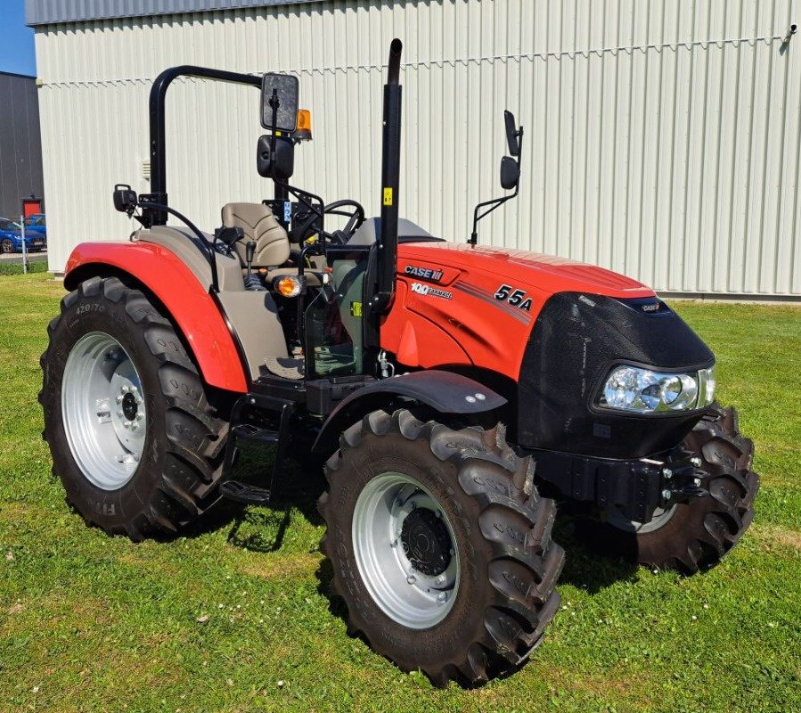 Traktor of the type Case IH Farmall 55 A, Neumaschine in Burkau (Picture 2)