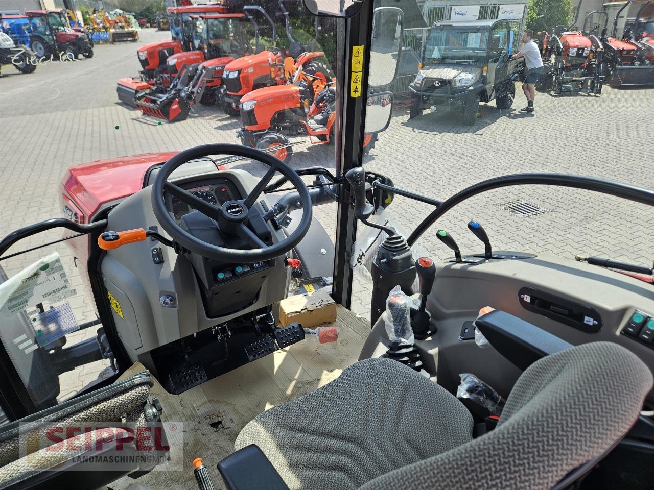 Traktor of the type Case IH FARMALL 55 A, Neumaschine in Groß-Umstadt (Picture 7)