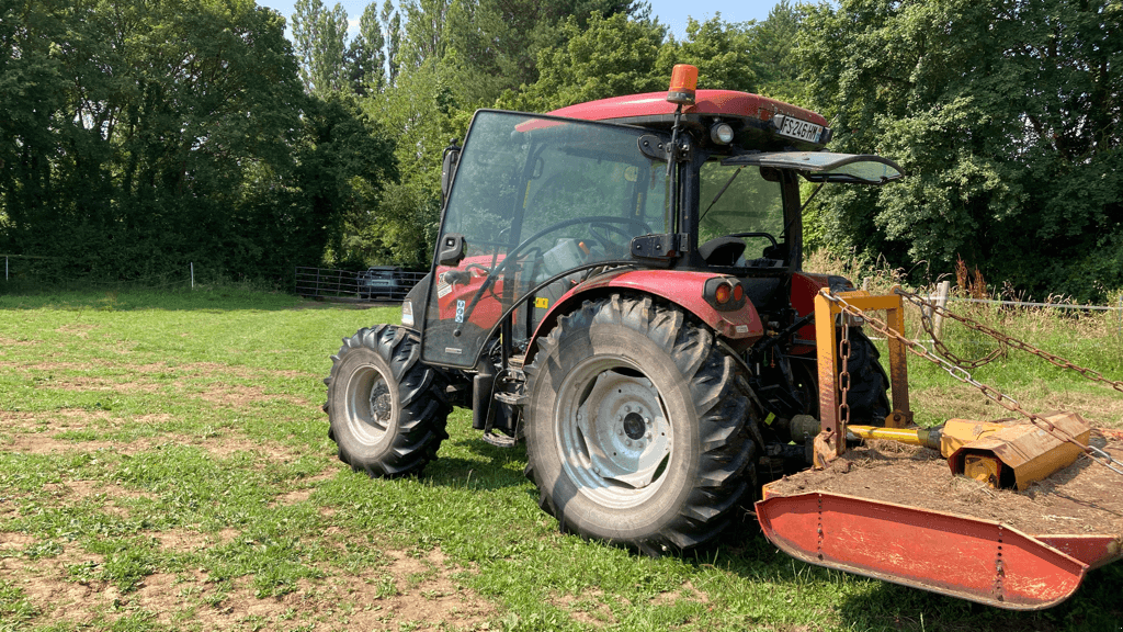 Traktor des Typs Case IH FARMALL 75 A, Gebrauchtmaschine in CINTHEAUX (Bild 4)