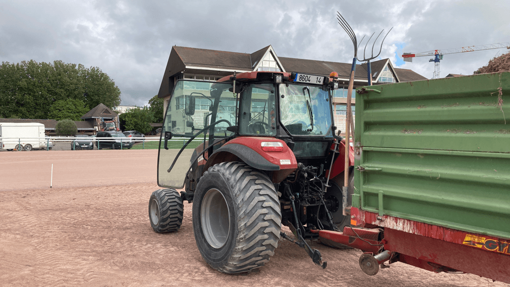 Traktor of the type Case IH FARMALL 75 C, Gebrauchtmaschine in CINTHEAUX (Picture 4)