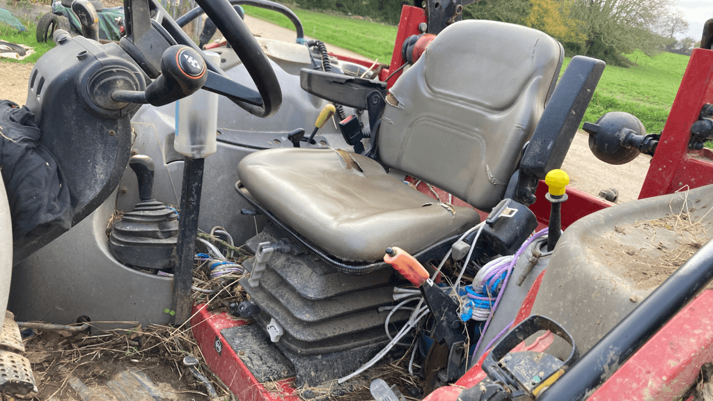 Traktor del tipo Case IH FARMALL 75 C, Gebrauchtmaschine en CINTHEAUX (Imagen 9)