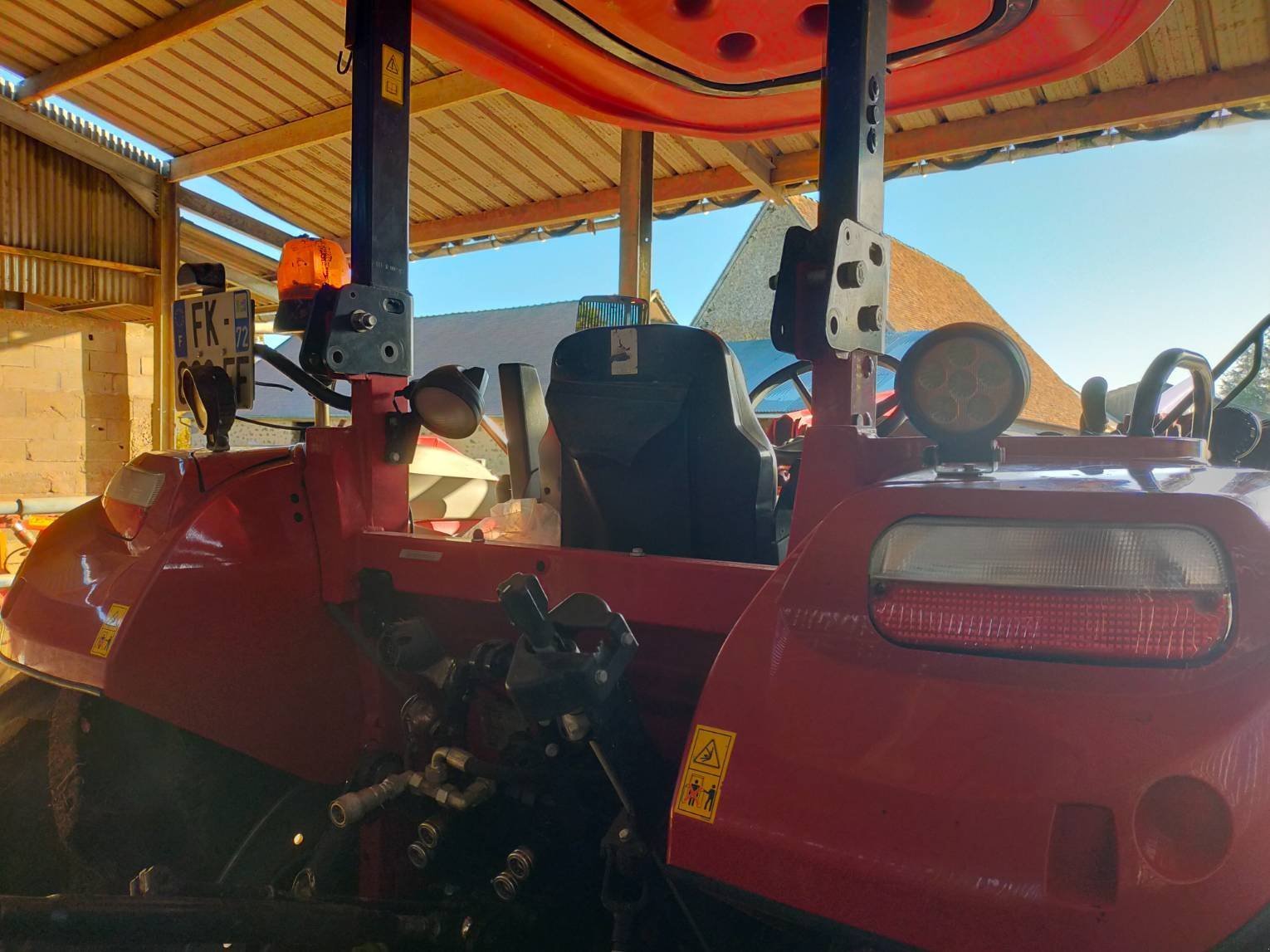 Traktor of the type Case IH Farmall 85 C, Gebrauchtmaschine in Le Horps (Picture 3)