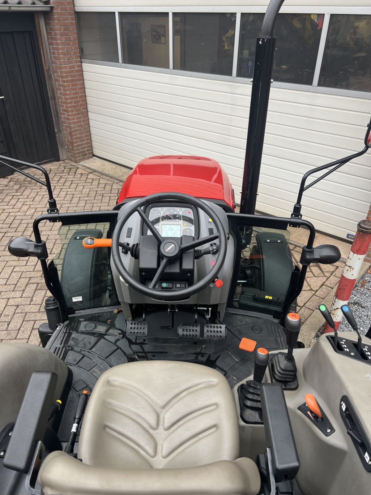 Traktor van het type Case IH farmall a55, Neumaschine in Putten (Foto 9)