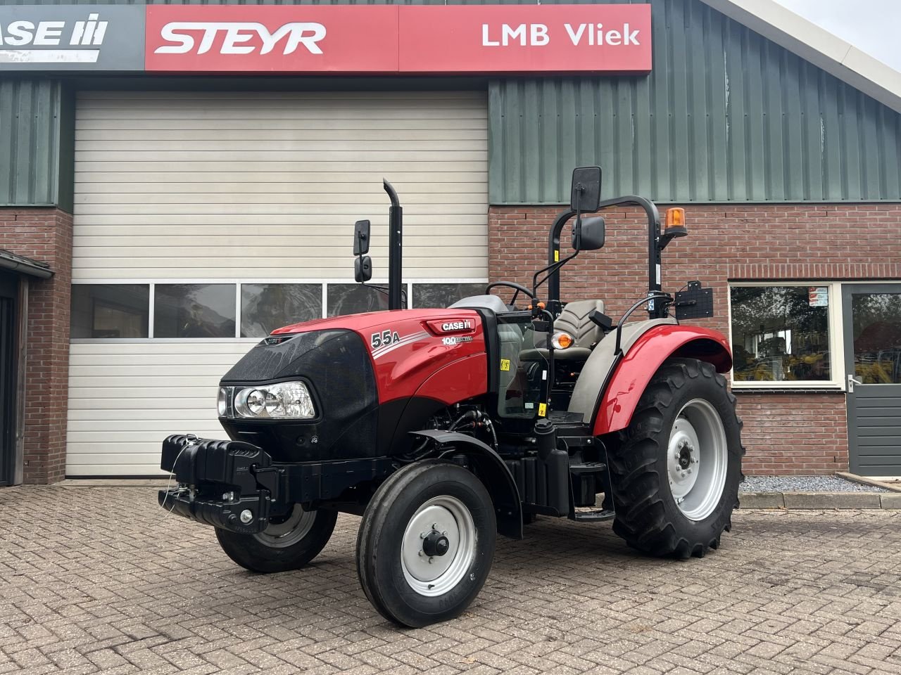 Traktor van het type Case IH farmall a55, Neumaschine in Putten (Foto 2)