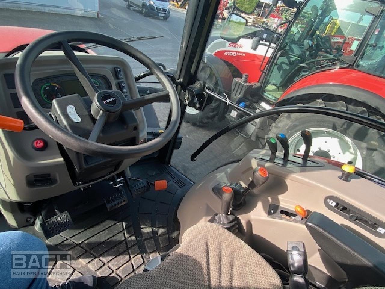 Traktor of the type Case IH FARMALL100A, Neumaschine in Boxberg-Seehof (Picture 5)