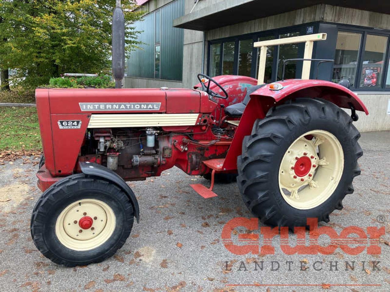 Traktor van het type Case IH IH 624, Gebrauchtmaschine in Ampfing (Foto 2)