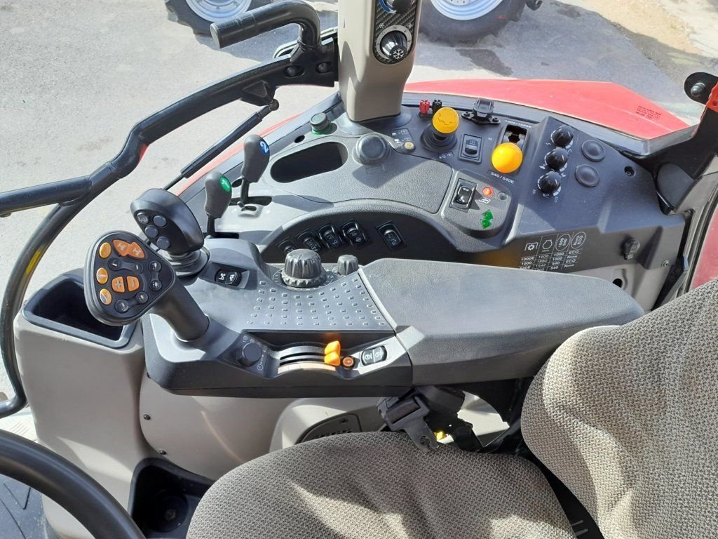 Traktor типа Case IH LUXXUM 110, Gebrauchtmaschine в BEAULEU (Фотография 5)