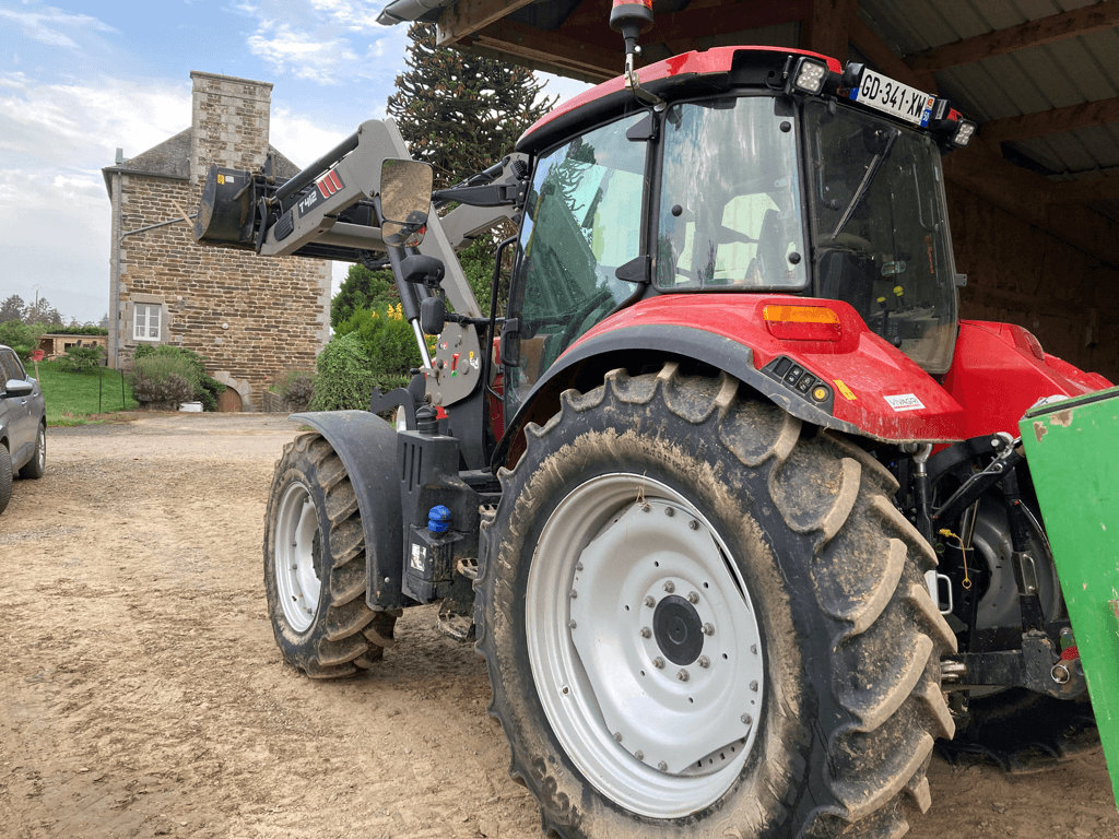 Traktor of the type Case IH LUXXUM 120, Gebrauchtmaschine in CINTHEAUX (Picture 4)