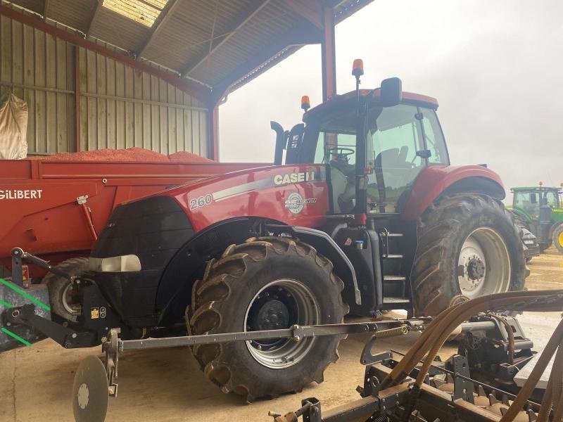 Traktor des Typs Case IH MAGNUM 260, Gebrauchtmaschine in SAINT-GERMAIN DU PUY