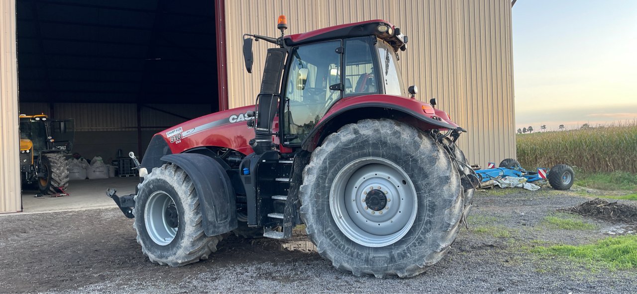 Traktor of the type Case IH MAGNUM 310 CVX, Gebrauchtmaschine in Marolles (Picture 4)