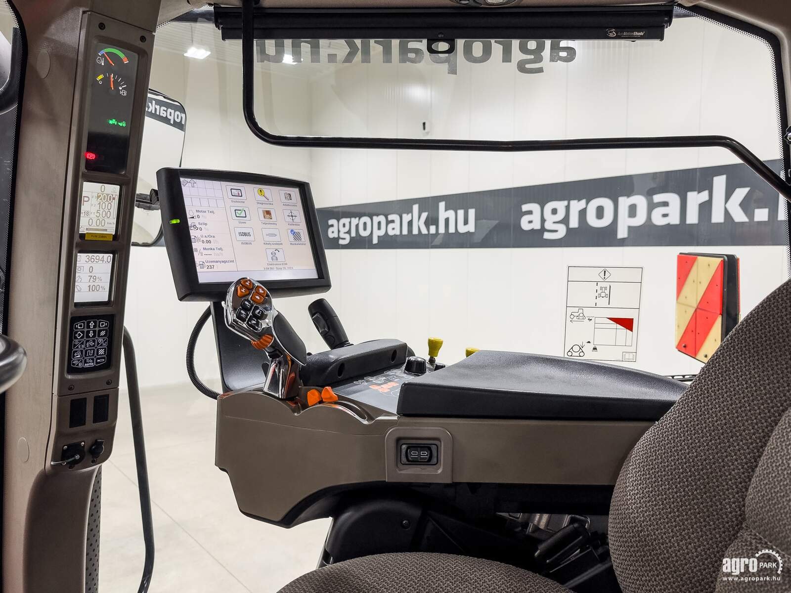 Traktor типа Case IH Magnum 340 CVX Rowtrac, Gebrauchtmaschine в Csengele (Фотография 12)