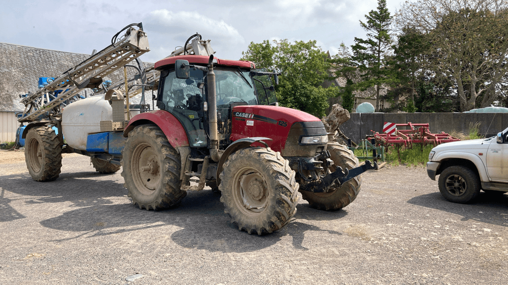 Traktor des Typs Case IH MAXXUM 125 MULTICONTROLLE, Gebrauchtmaschine in CINTHEAUX (Bild 2)