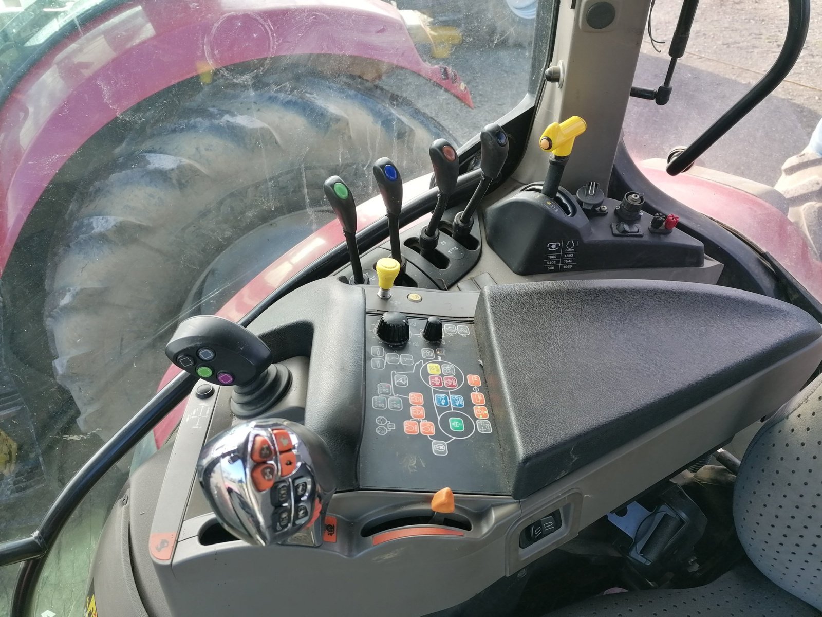 Traktor tipa Case IH MAXXUM125MULTI, Gebrauchtmaschine u Le Horps (Slika 8)