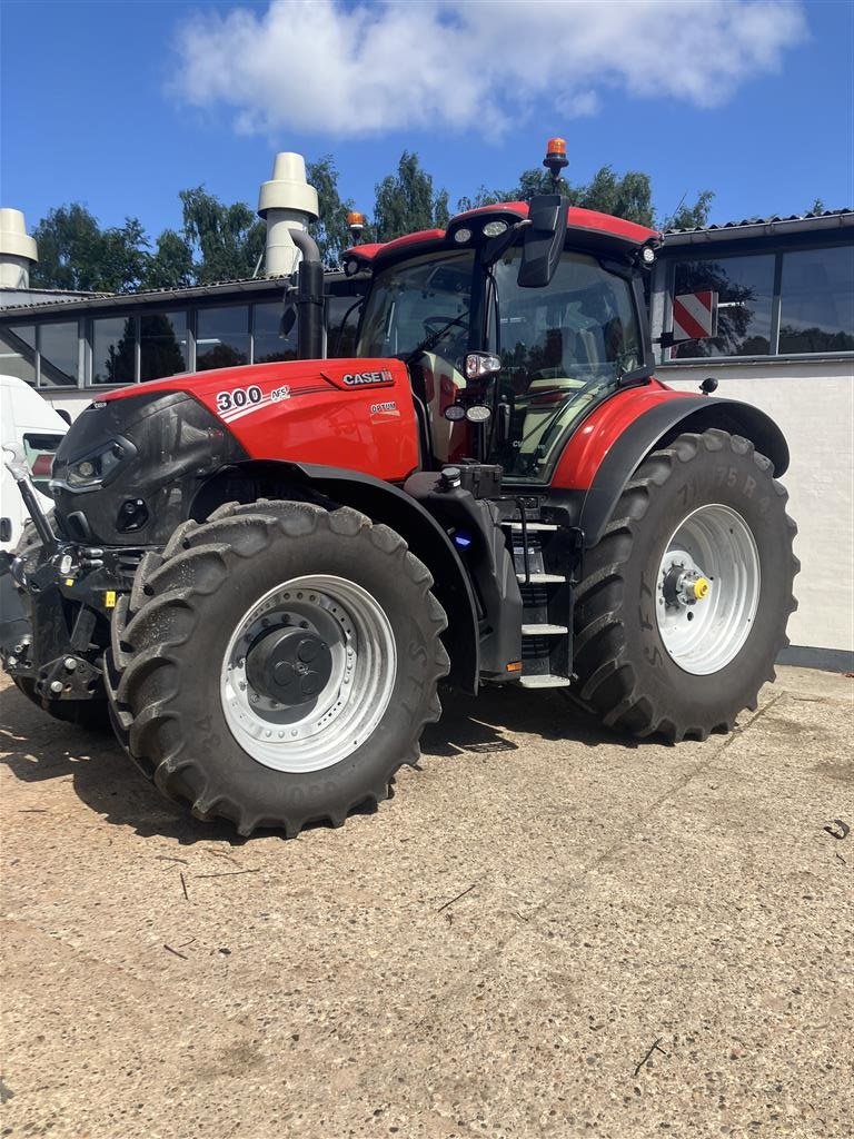 Traktor of the type Case IH OPTUM 300 CVXDRIVE, Gebrauchtmaschine in Glamsbjerg (Picture 2)