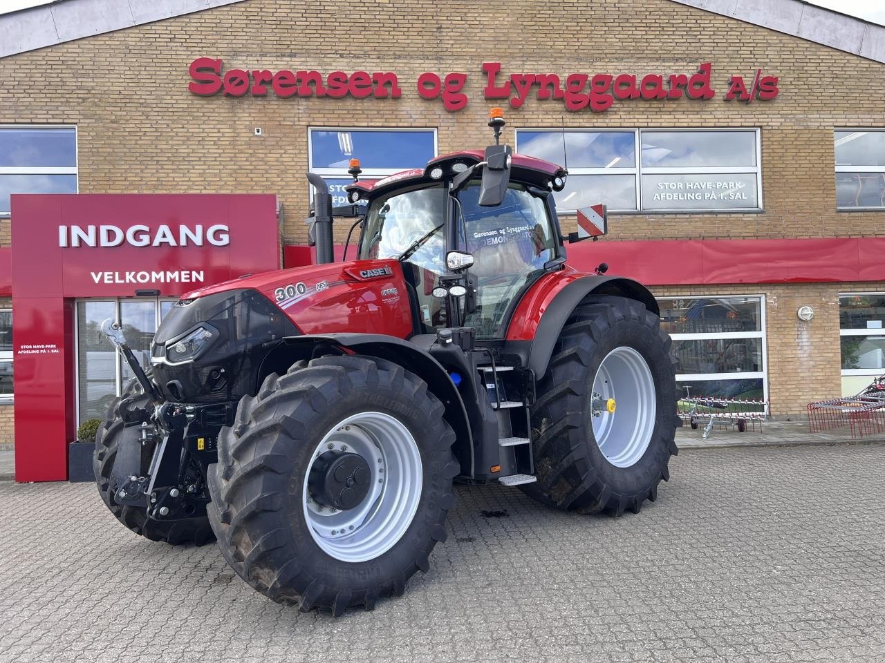 Traktor des Typs Case IH OPTUM 300 CVXDRIVE, Gebrauchtmaschine in Viborg (Bild 1)