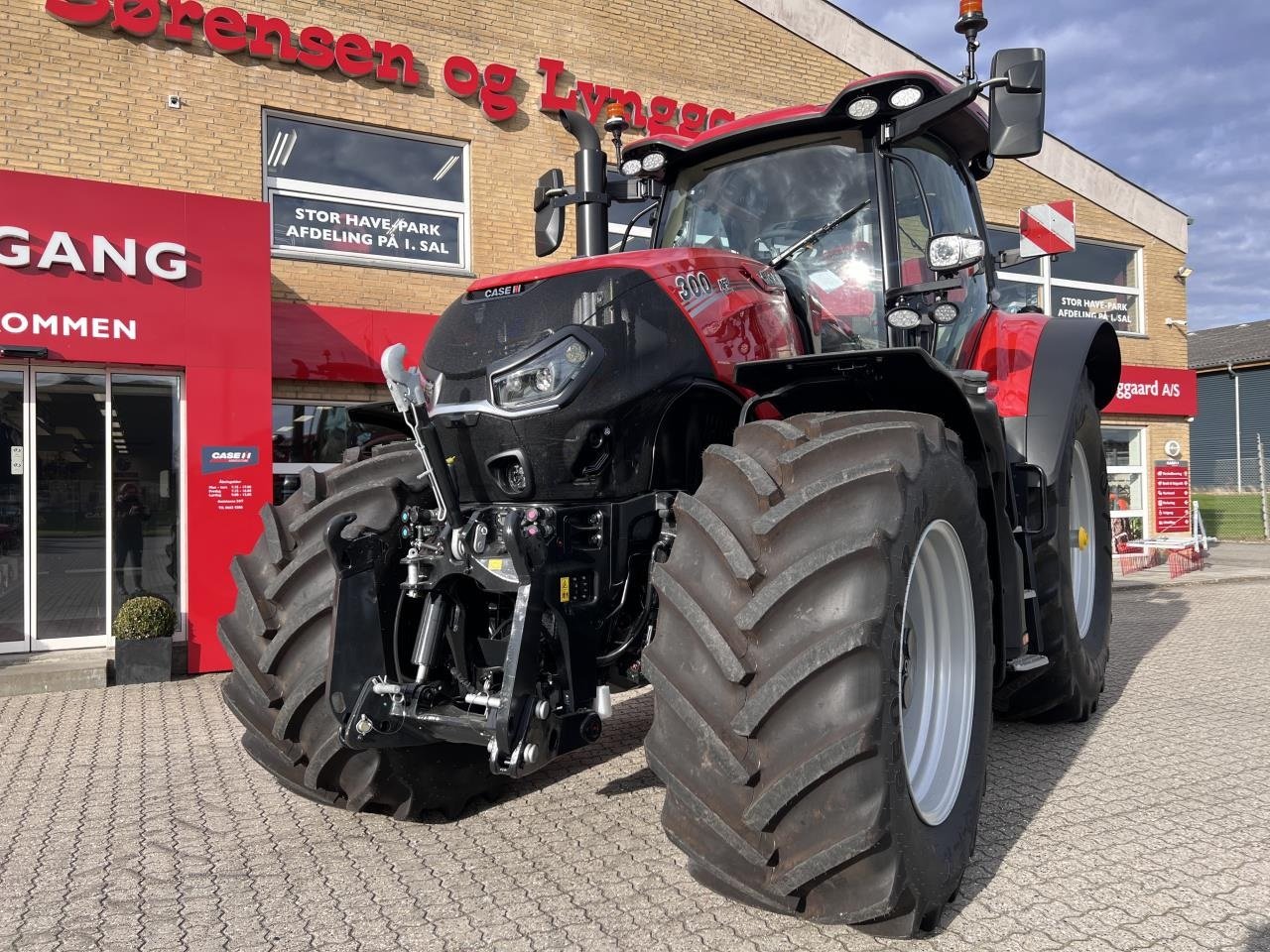 Traktor des Typs Case IH OPTUM 300 CVXDRIVE, Gebrauchtmaschine in Viborg (Bild 2)