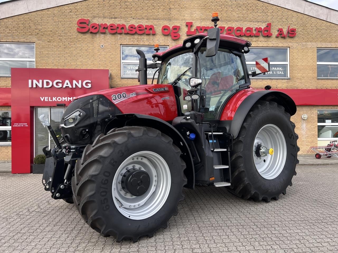 Traktor of the type Case IH OPTUM 300 CVXDRIVE, Gebrauchtmaschine in Viborg (Picture 1)