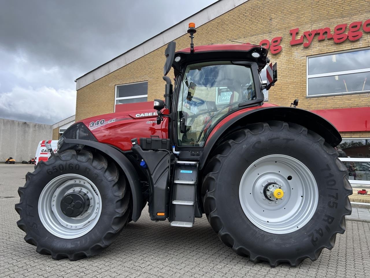 Traktor типа Case IH OPTUM 340 CVXDRIVE, Gebrauchtmaschine в Viborg (Фотография 6)