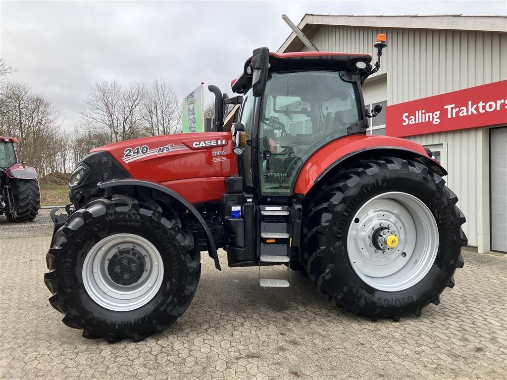 Traktor of the type Case IH PUMA 240 CVXDRIVE, Gebrauchtmaschine in Spøttrup (Picture 3)