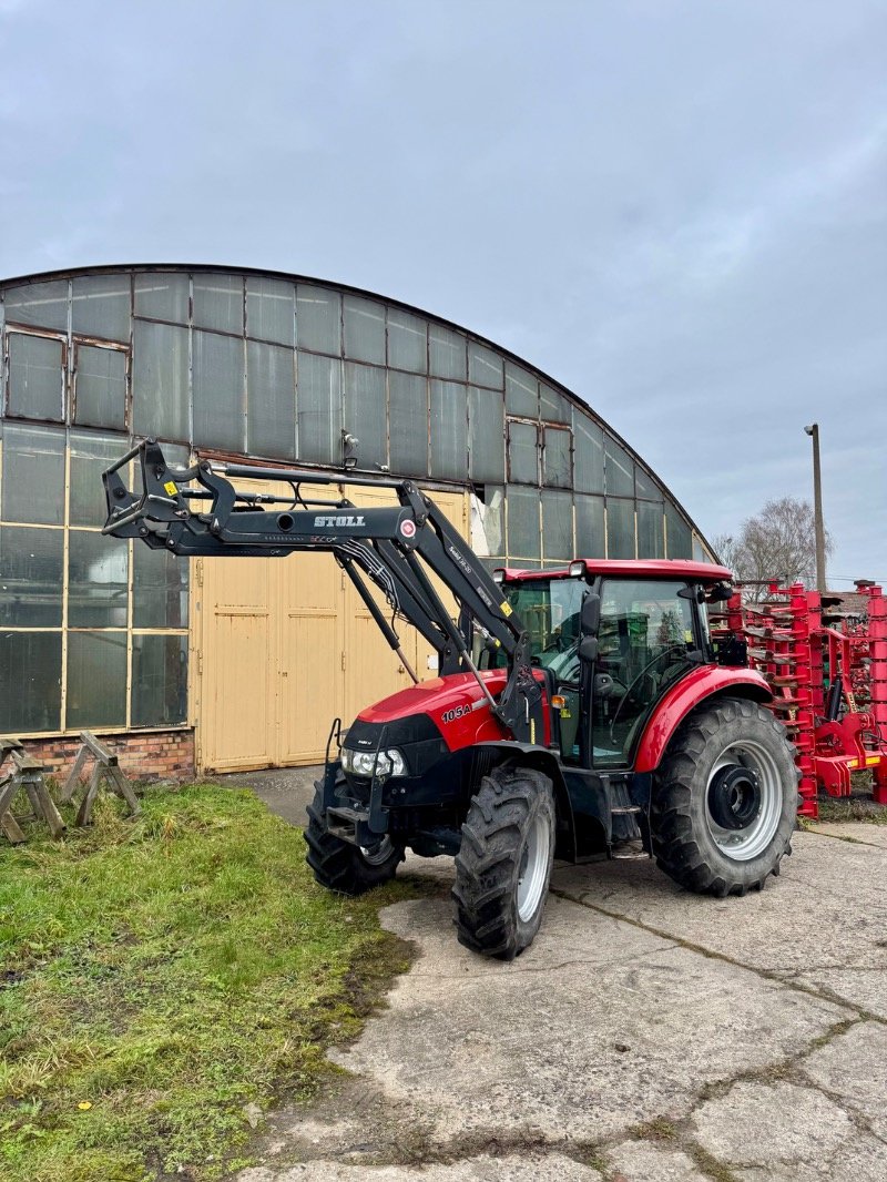 Traktor des Typs Case Farmall 105 A # Stoll ´2020, Gebrauchtmaschine in Liebenwalde (Bild 1)