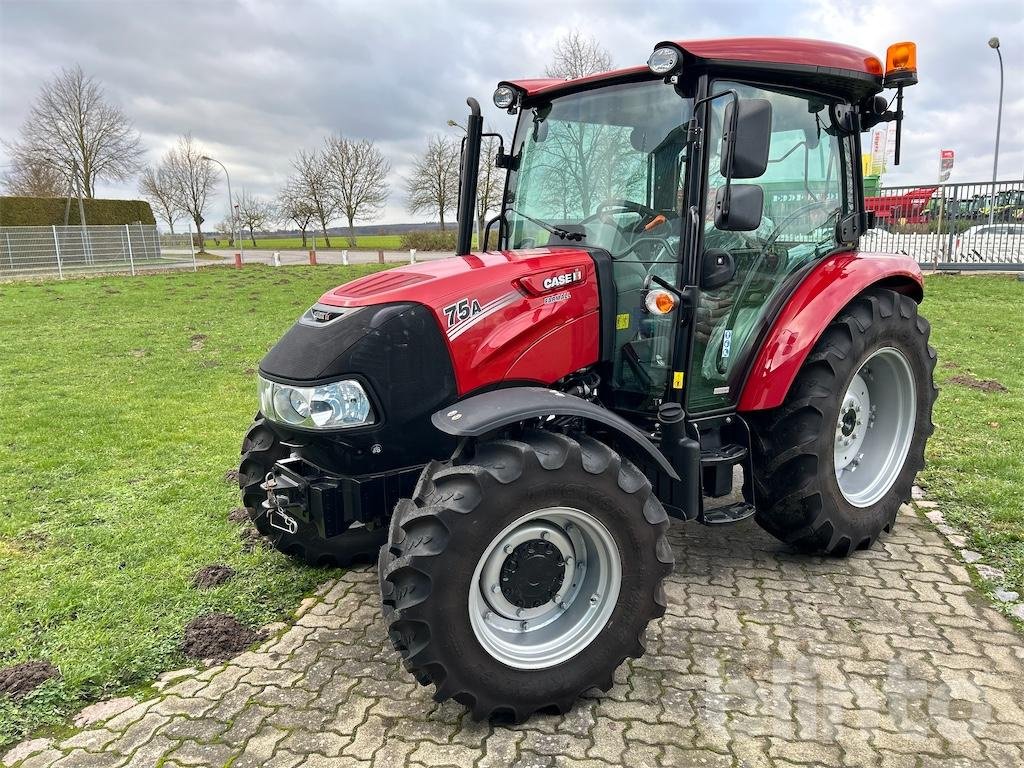 Traktor of the type Case Farmall 75 A, Gebrauchtmaschine in Düsseldorf (Picture 1)