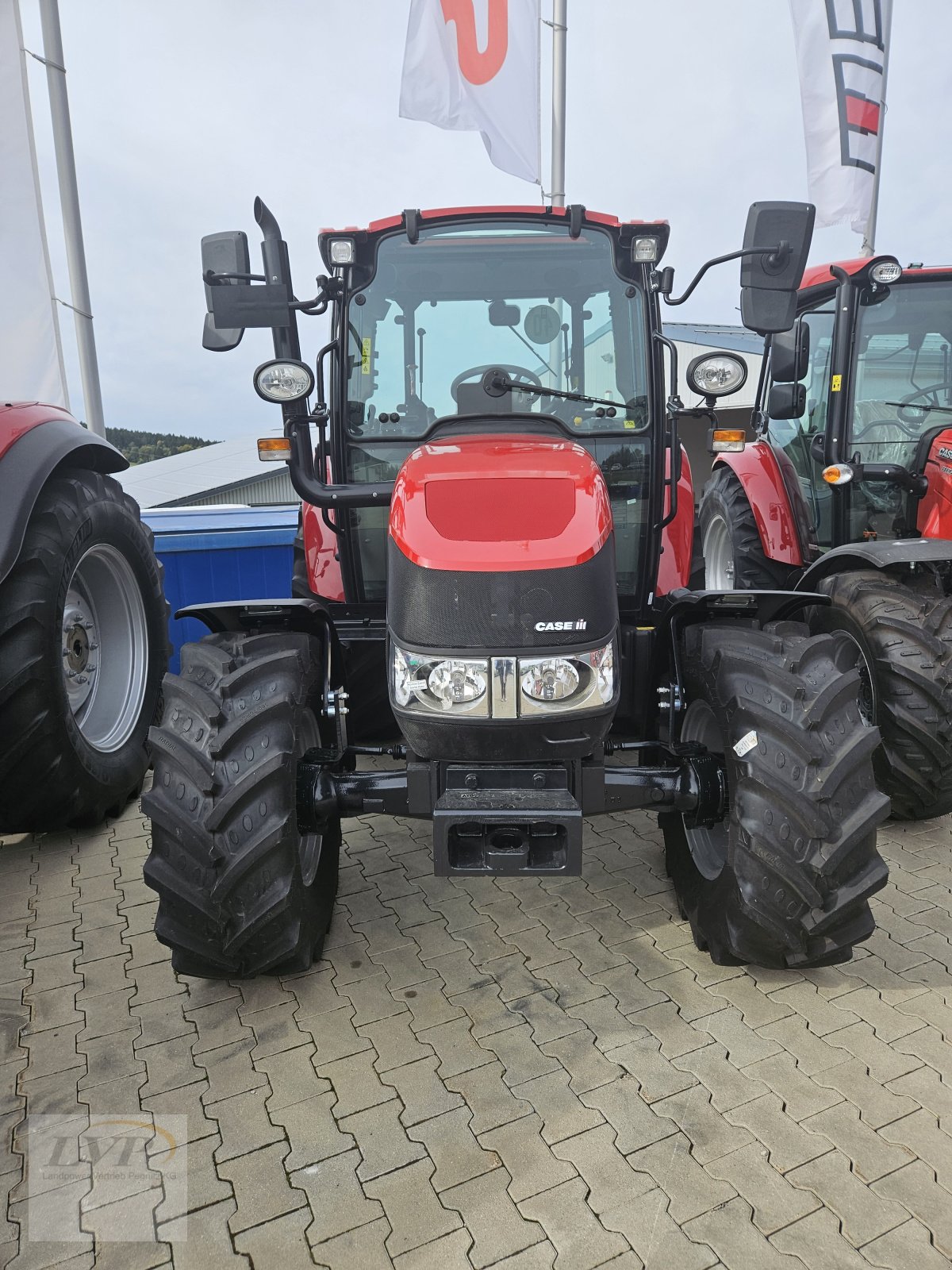 Traktor of the type Case Farmall 75C, Neumaschine in Hohenau (Picture 7)