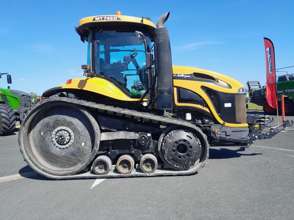 Traktor du type Challenger MT 745 D, Gebrauchtmaschine en STE GEMME LA PLAINE (Photo 4)