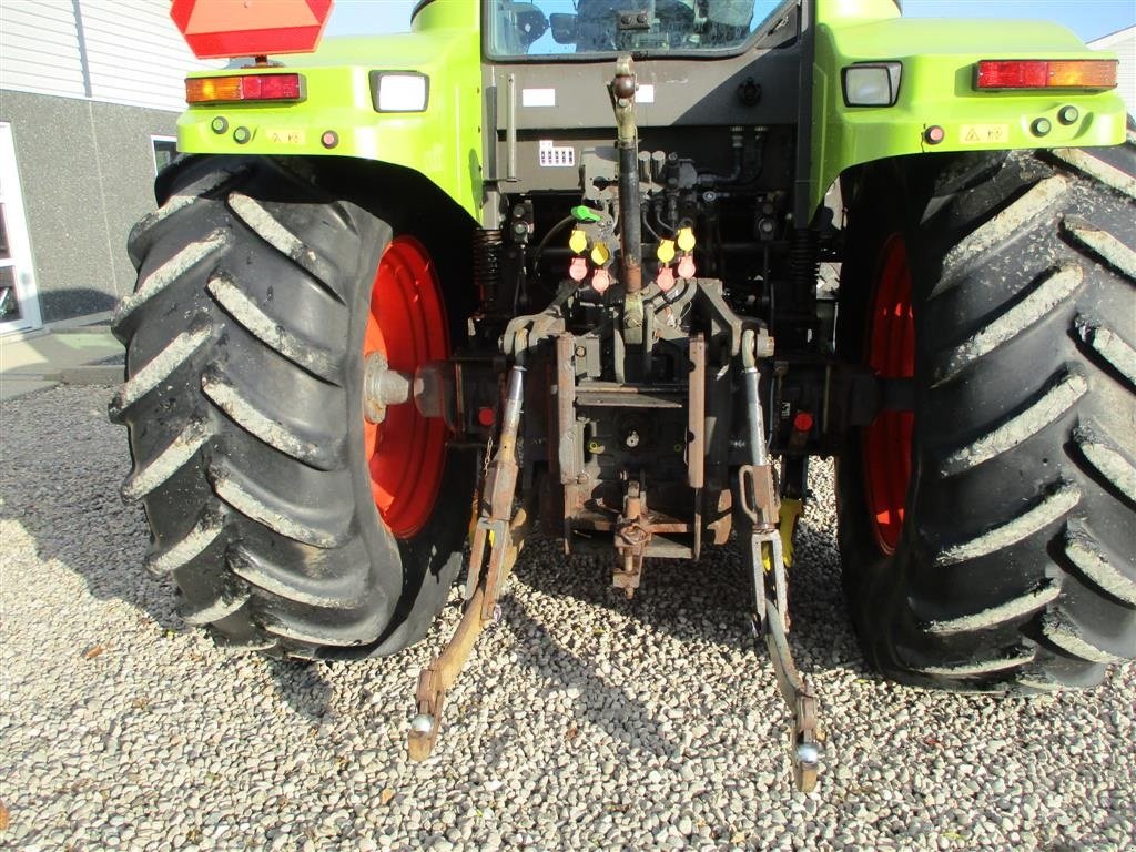 Traktor tip CLAAS 697 Med frontlift, affejederet kabine og vendergear ved rettet, Gebrauchtmaschine in Lintrup (Poză 3)