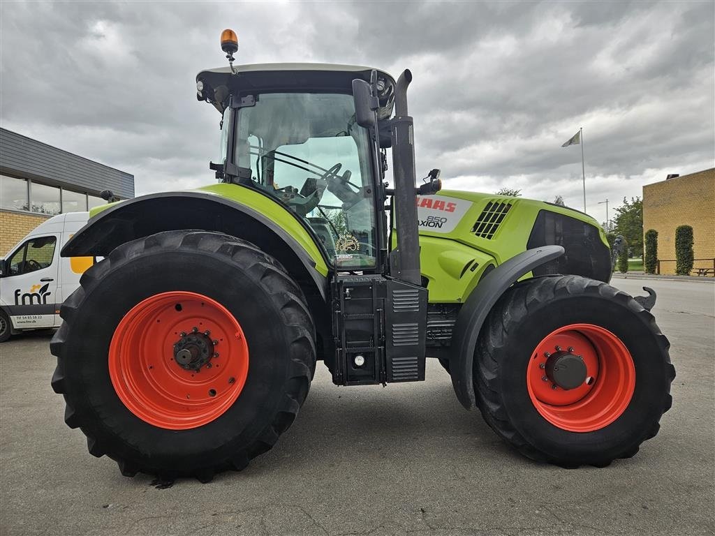 Traktor Türe ait CLAAS 850 CEBIS Hexashift, få timer, pæn og iorden, Gebrauchtmaschine içinde Nykøbing Falster (resim 4)