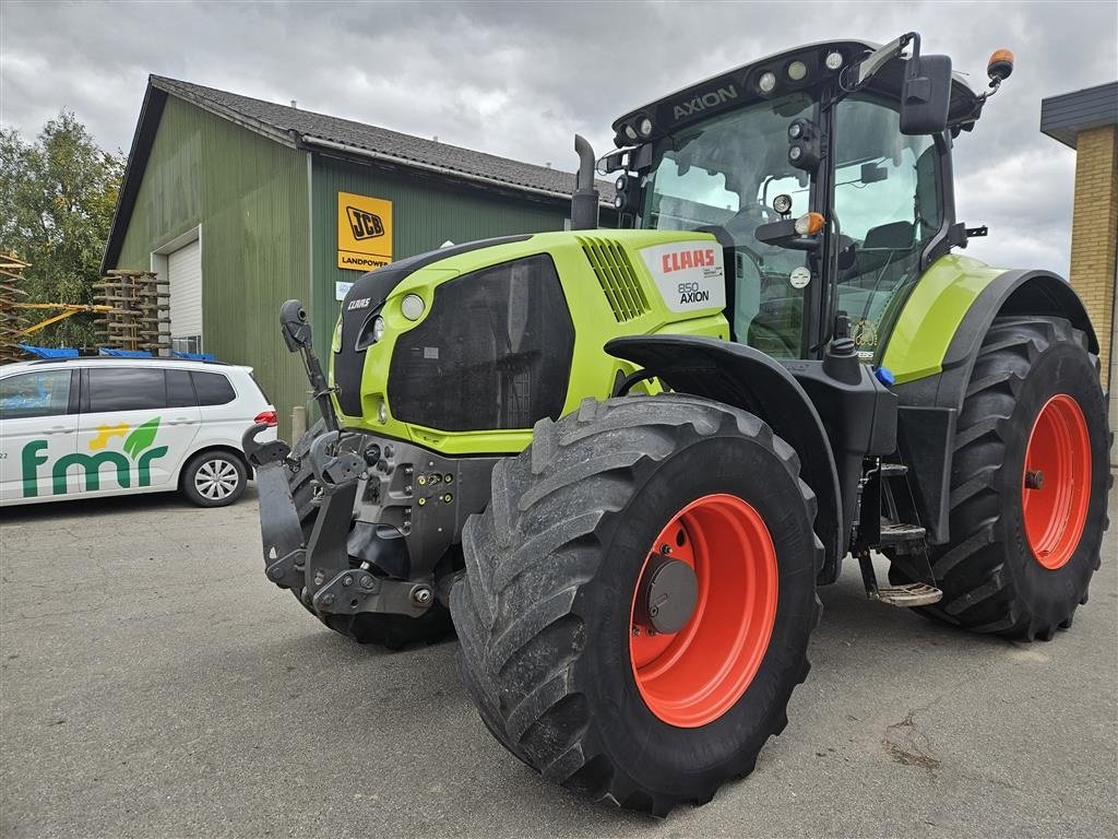 Traktor от тип CLAAS 850 CEBIS Hexashift, få timer, pæn og iorden, Gebrauchtmaschine в Nykøbing Falster (Снимка 1)