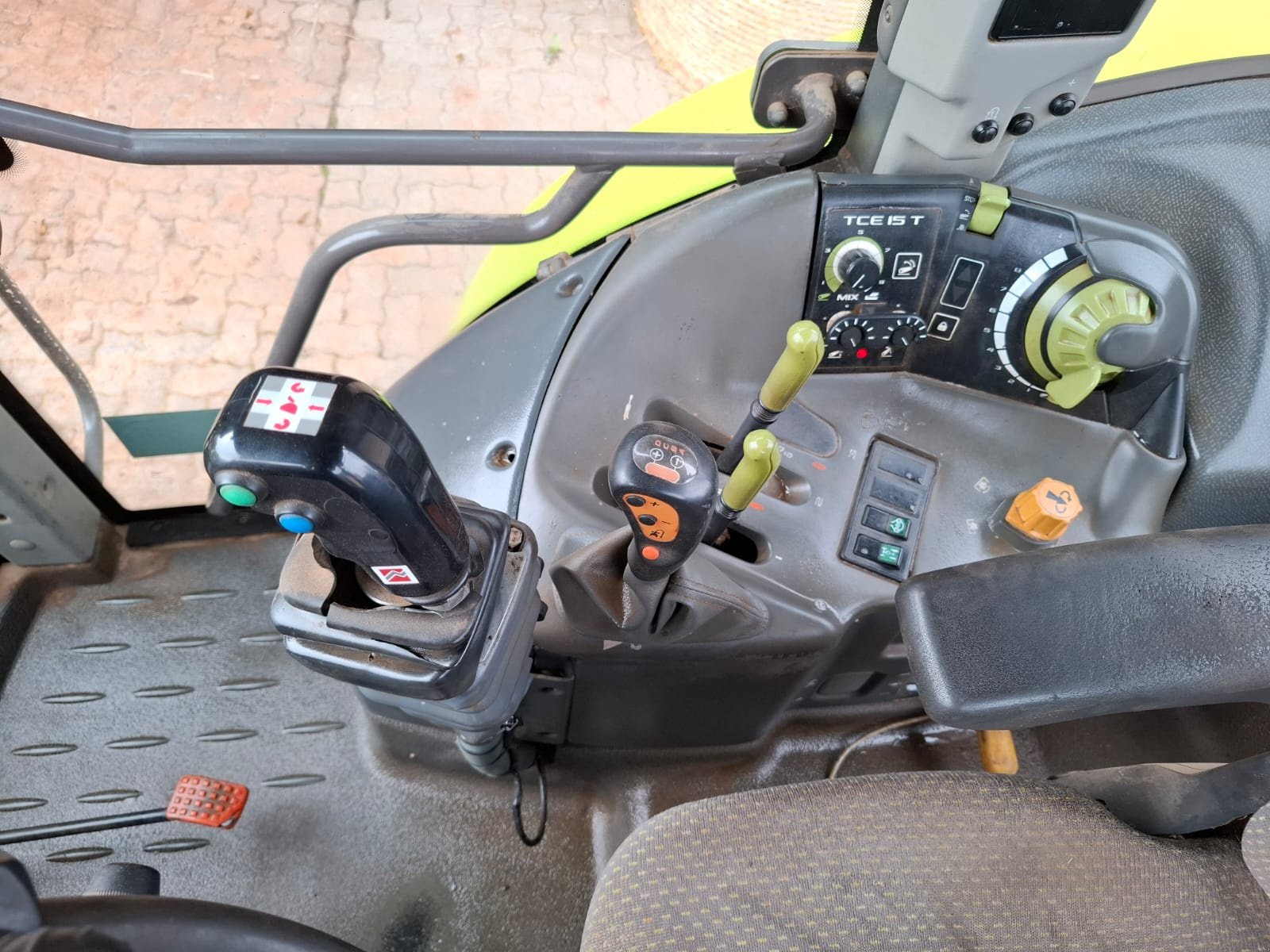 Traktor tip CLAAS Ares 557 ATX, Gebrauchtmaschine in Münchhausen (Poză 13)