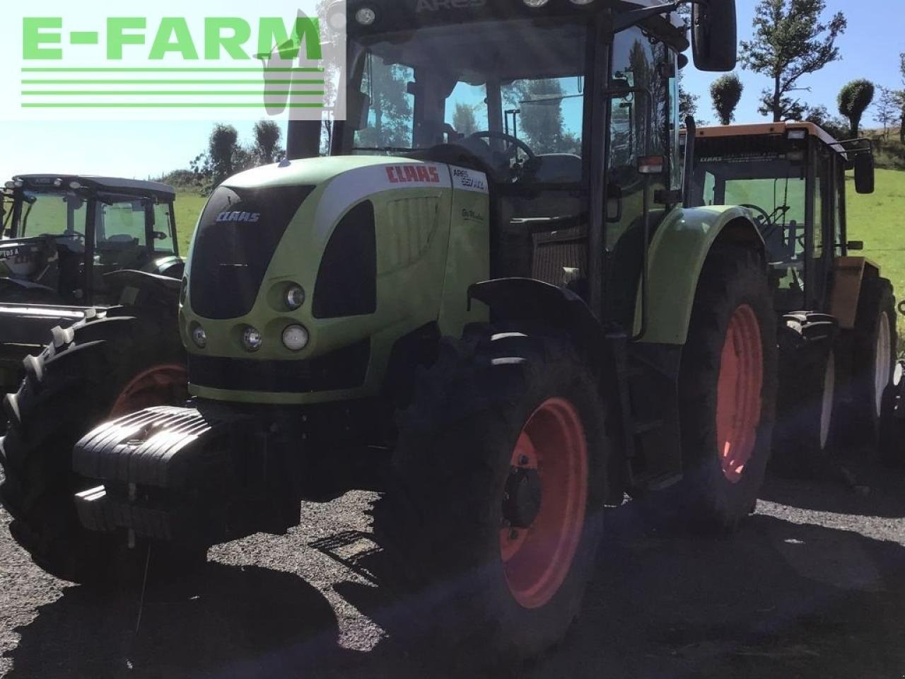 Traktor typu CLAAS ares 557 atz ATZ, Gebrauchtmaschine v SAINTE-GENEVIÈVE-SUR-ARGENCE (Obrázek 2)