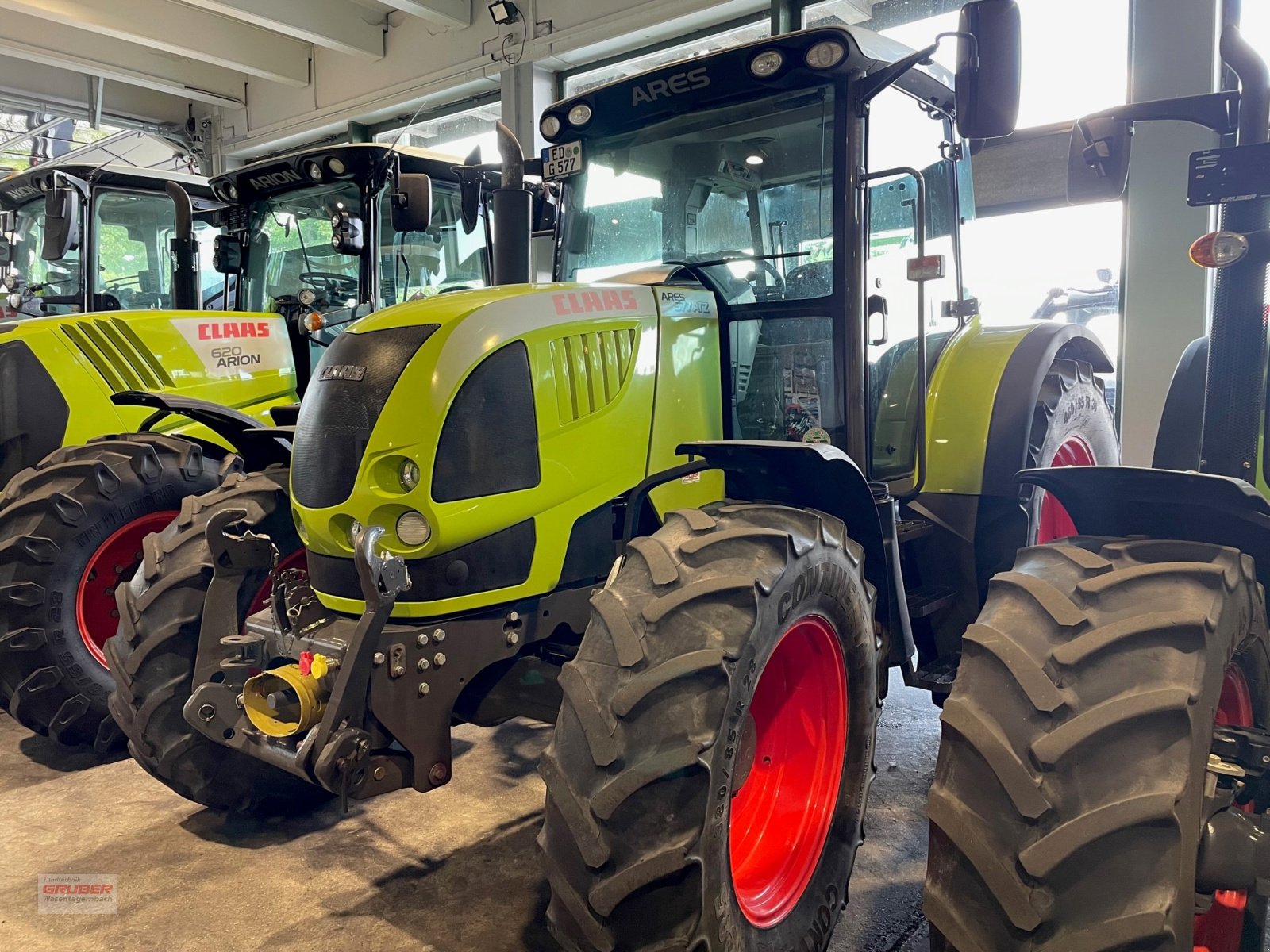 Traktor of the type CLAAS Ares 577 ATZ, Gebrauchtmaschine in Dorfen (Picture 1)