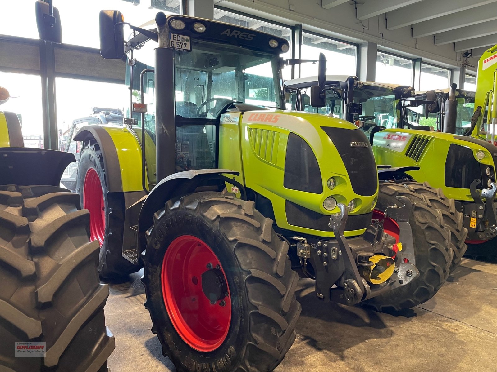 Traktor van het type CLAAS Ares 577 ATZ, Gebrauchtmaschine in Dorfen (Foto 2)