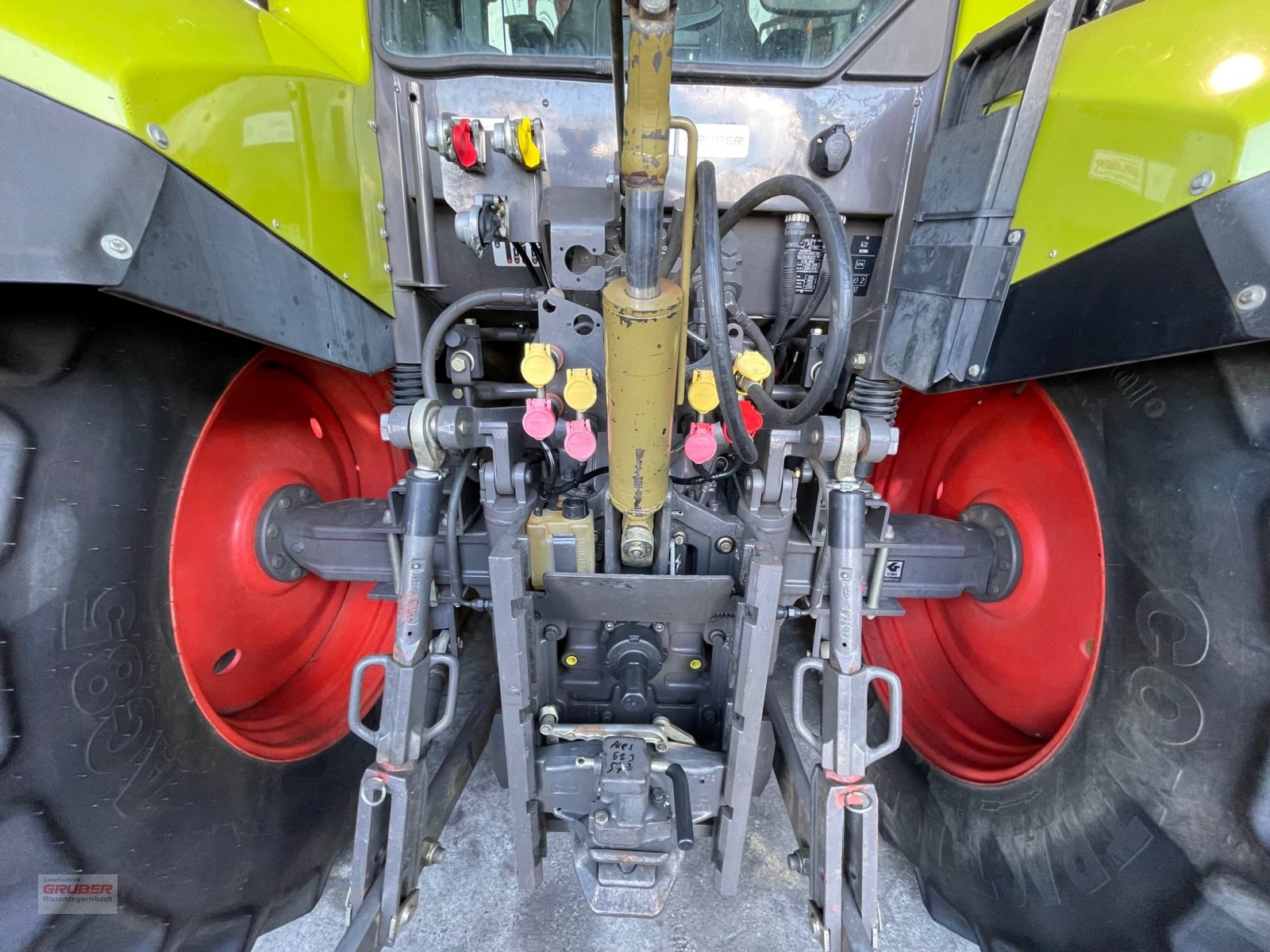 Traktor des Typs CLAAS Ares 577 ATZ, Gebrauchtmaschine in Dorfen (Bild 4)