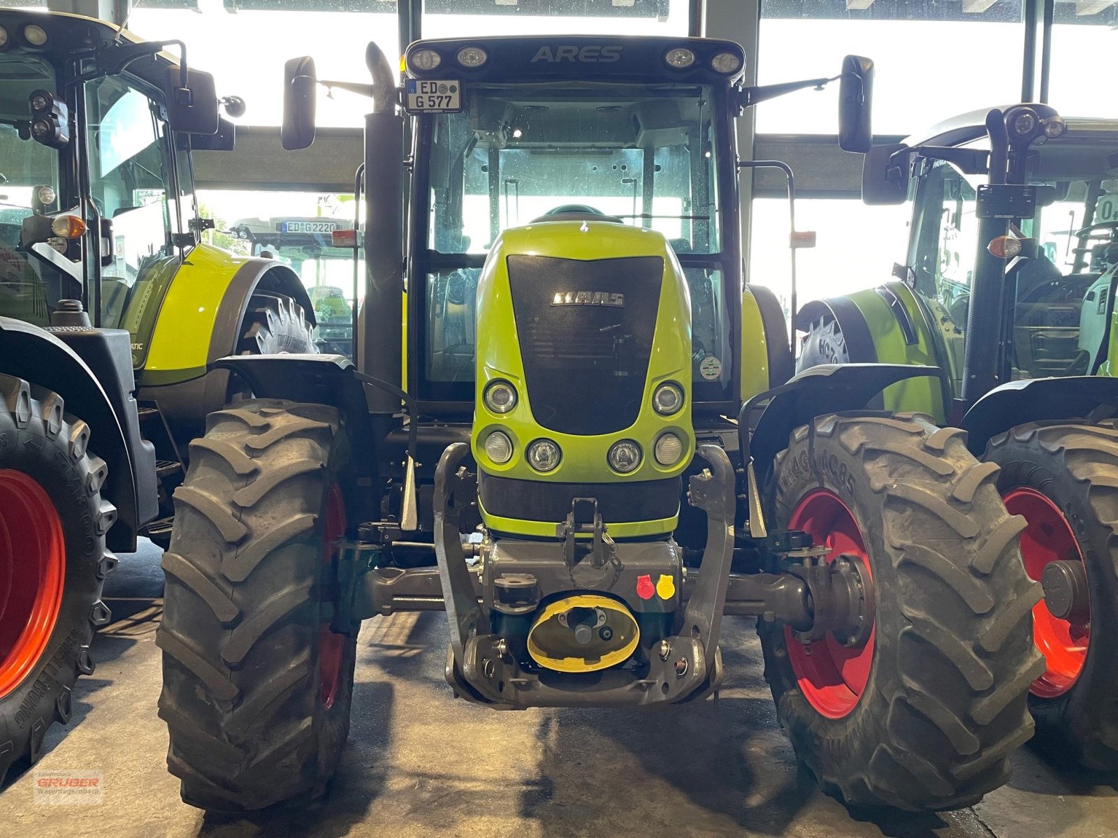 Traktor van het type CLAAS Ares 577 ATZ, Gebrauchtmaschine in Dorfen (Foto 10)