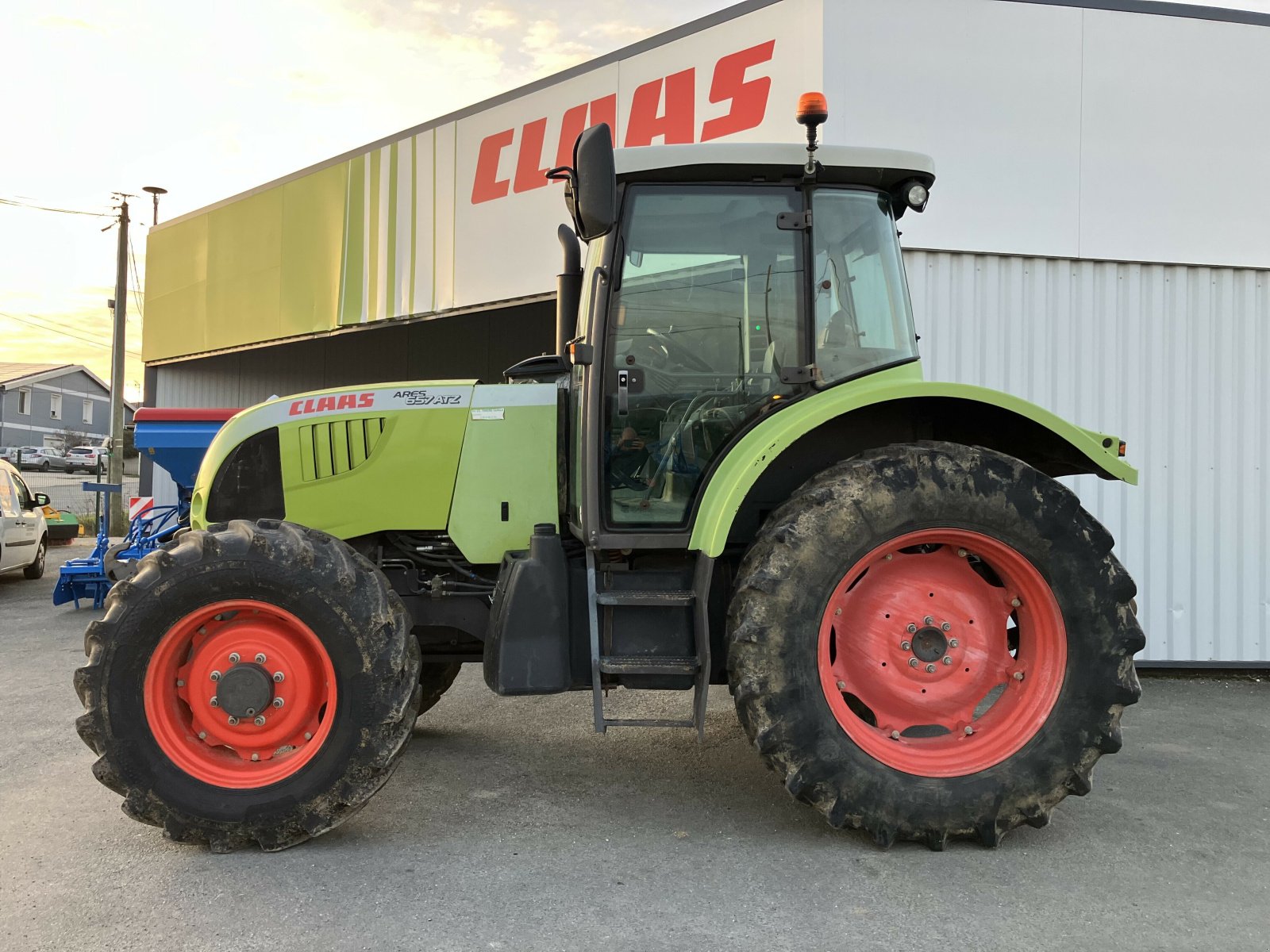 Traktor типа CLAAS ARES 657 ATZ, Gebrauchtmaschine в CANCON (Фотография 2)