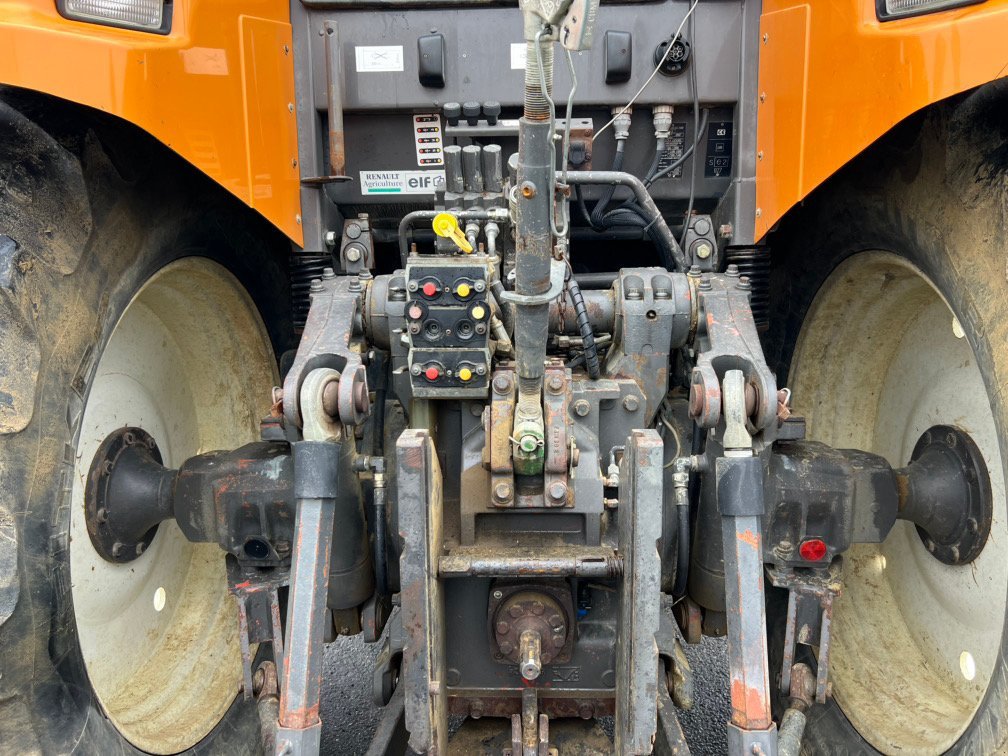 Traktor des Typs CLAAS ARES 825 RZ, Gebrauchtmaschine in ST ELIX THEUX (Bild 10)