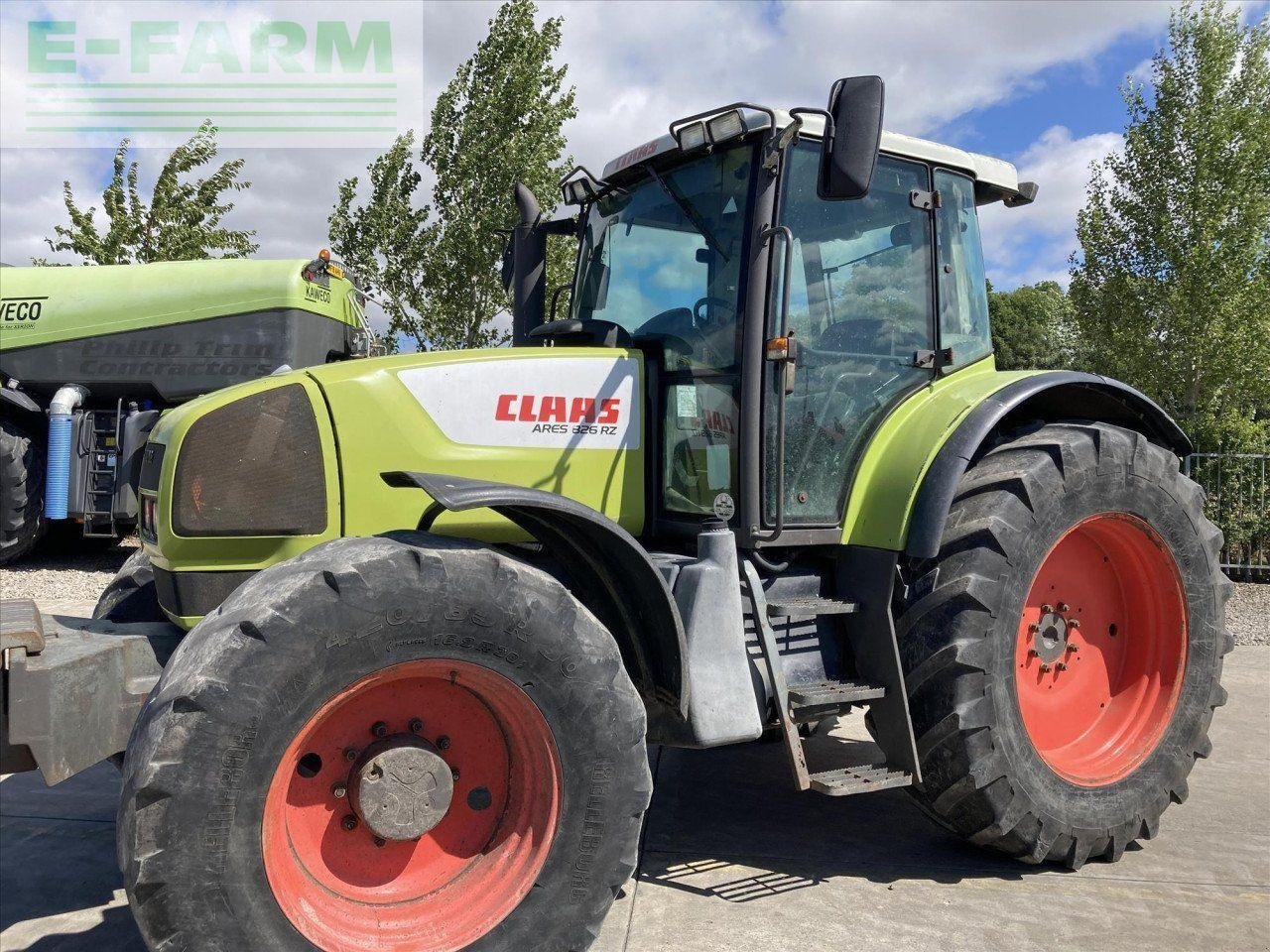 Traktor des Typs CLAAS ARES 826 RZ (4 RM) RZ, Gebrauchtmaschine in CIRENCESTER (Bild 1)