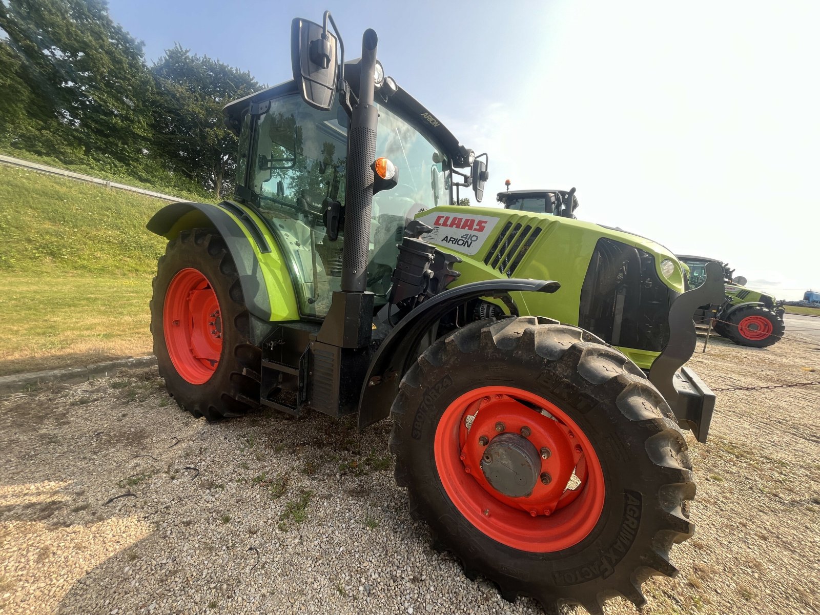 Traktor typu CLAAS ARION 400 MR 410 CLASSIC TB, Gebrauchtmaschine v PONTIVY (Obrázek 1)