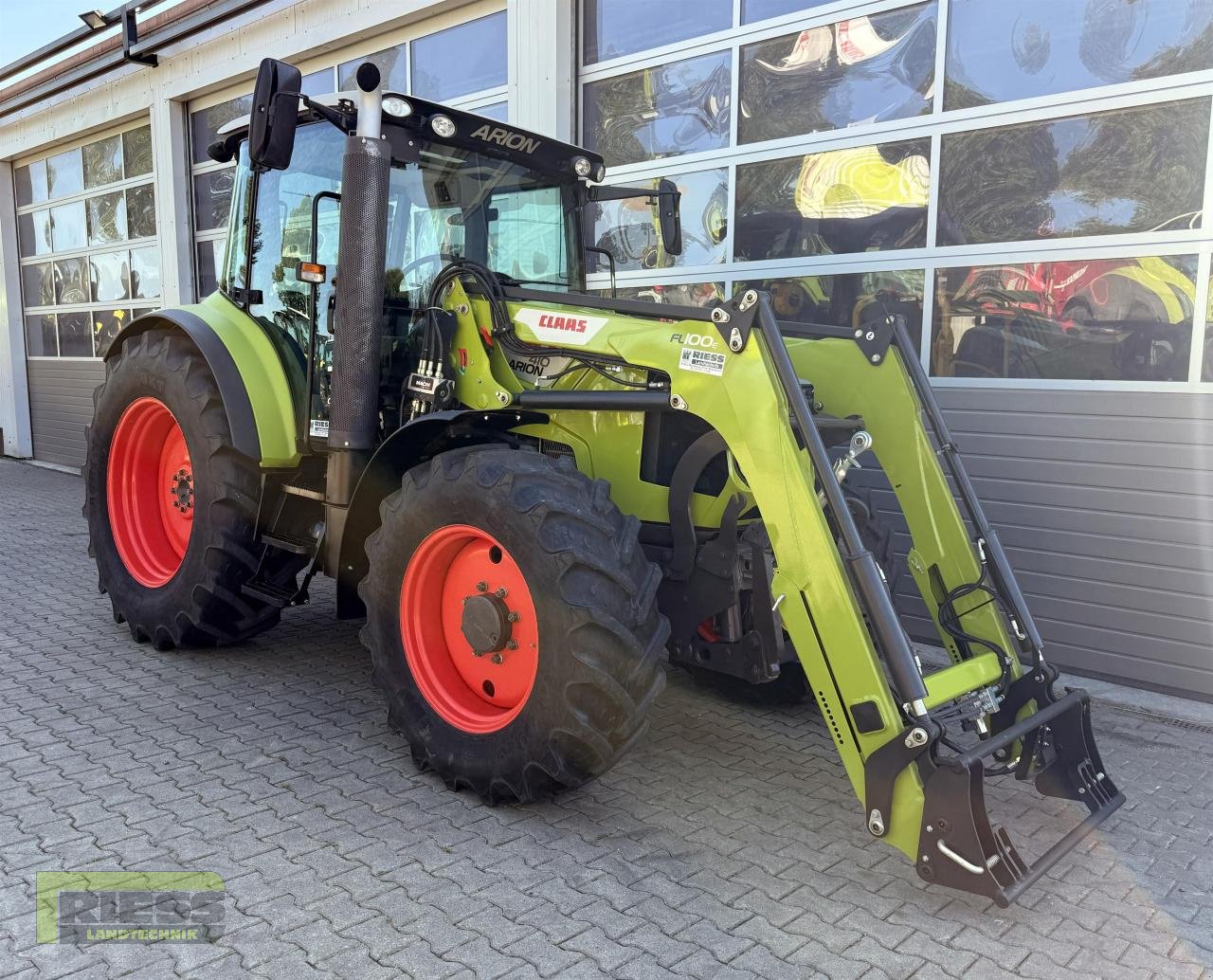 Traktor des Typs CLAAS ARION 410 CIS A21 + FL 100 e, Gebrauchtmaschine in Homberg (Ohm) - Maulbach (Bild 2)